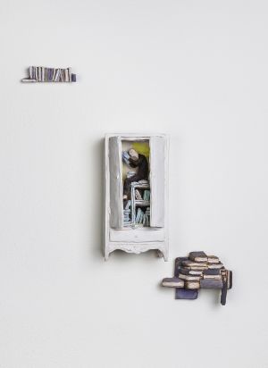 Pino Deodato L'universo nel cassetto terracotta policroma