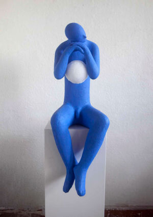 Kazumasa Mizokami uomo blu terracotta scultura