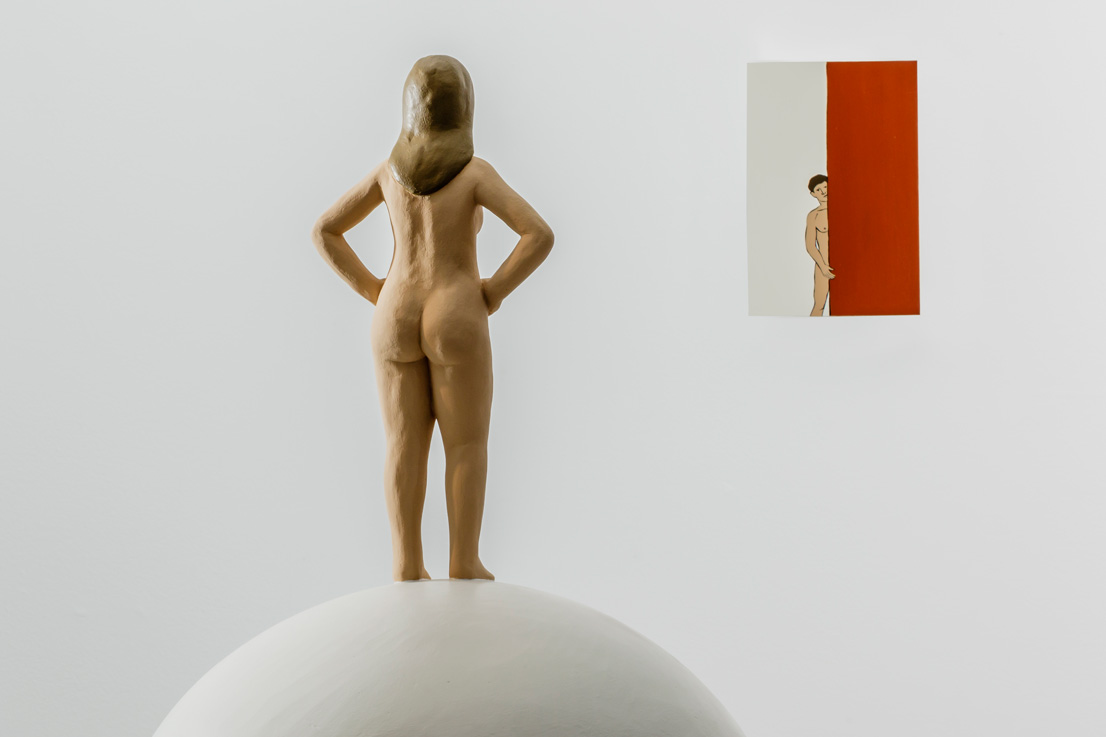Allestimento mostra approcci di Nando Crippa