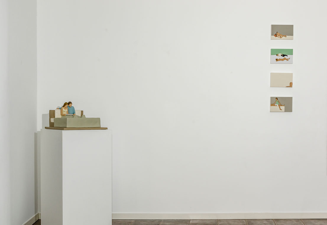 Allestimento mostra approcci di Nando Crippa