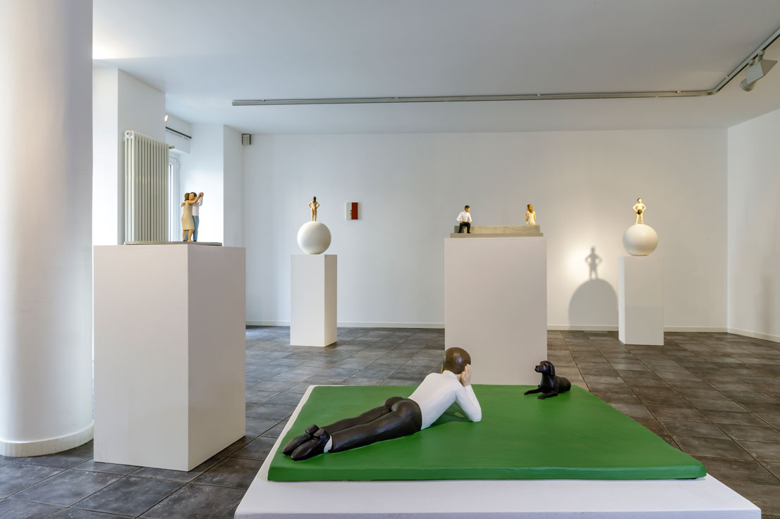 Allestimento mostra approcci di Nando Crippa